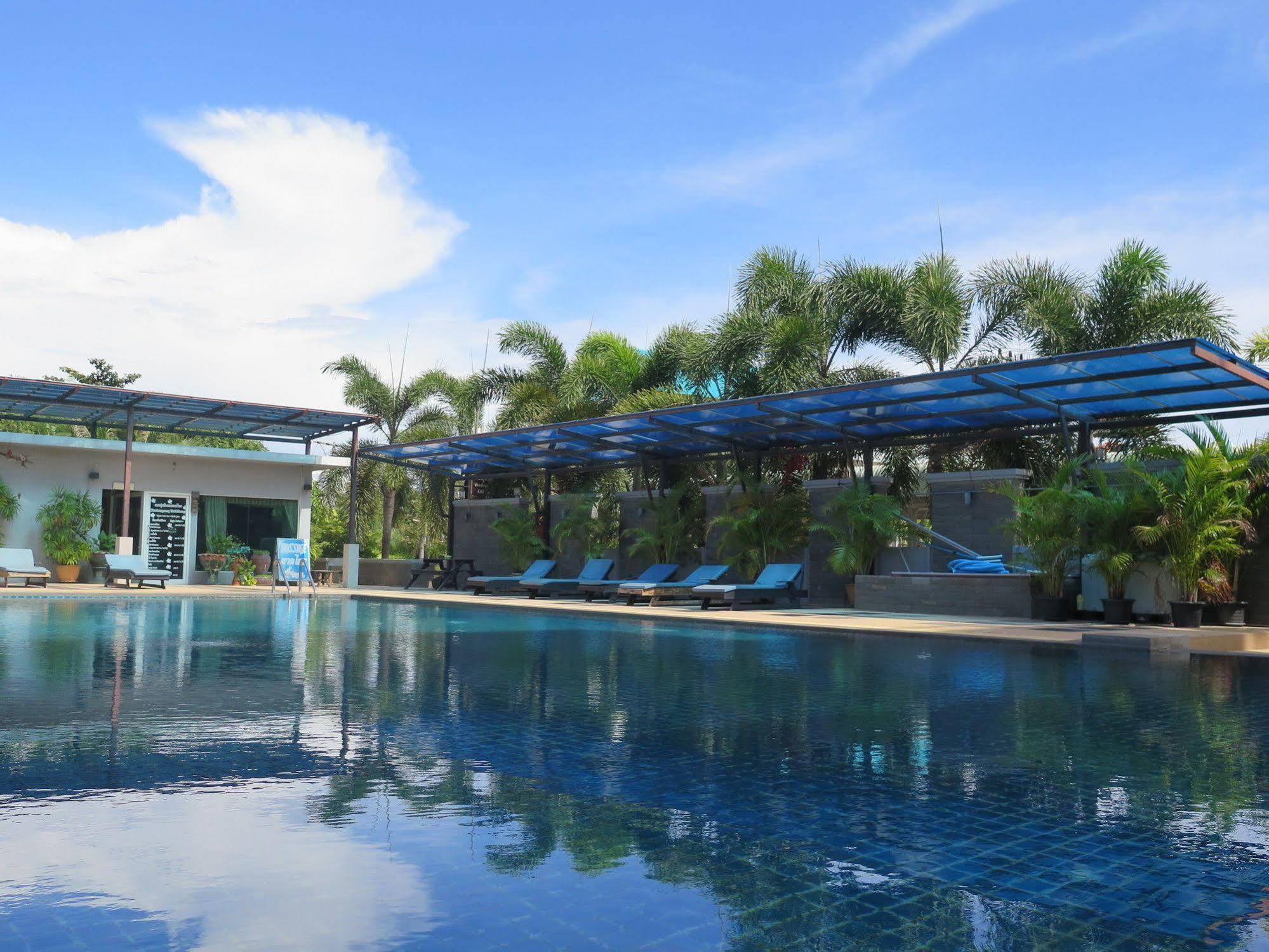 Oyo 829 Royal Thai Residence Bãi biển Jomtien Ngoại thất bức ảnh