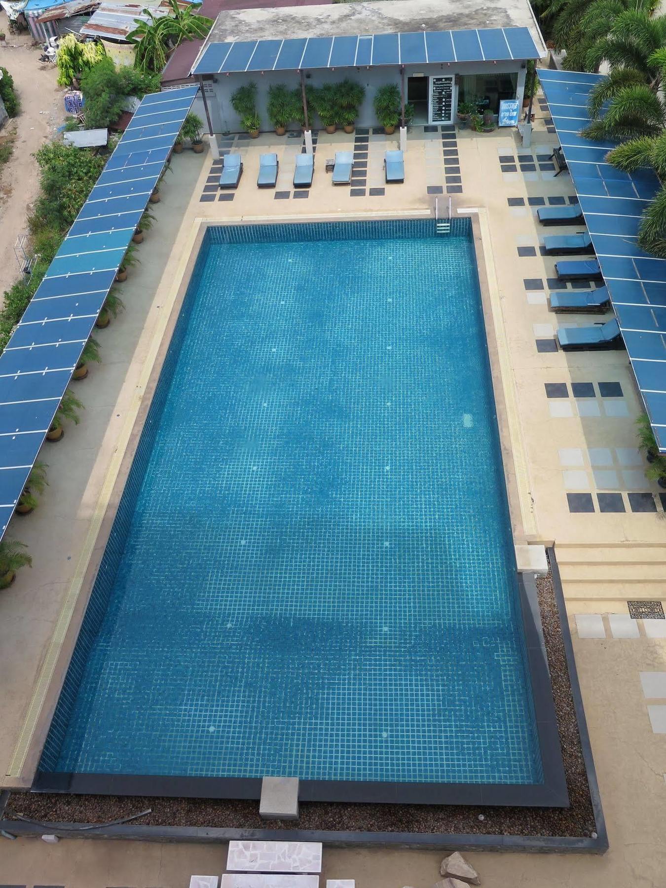 Oyo 829 Royal Thai Residence Bãi biển Jomtien Ngoại thất bức ảnh